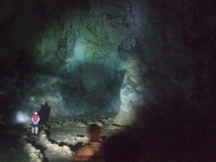 Belg Zlatib Höhle weg