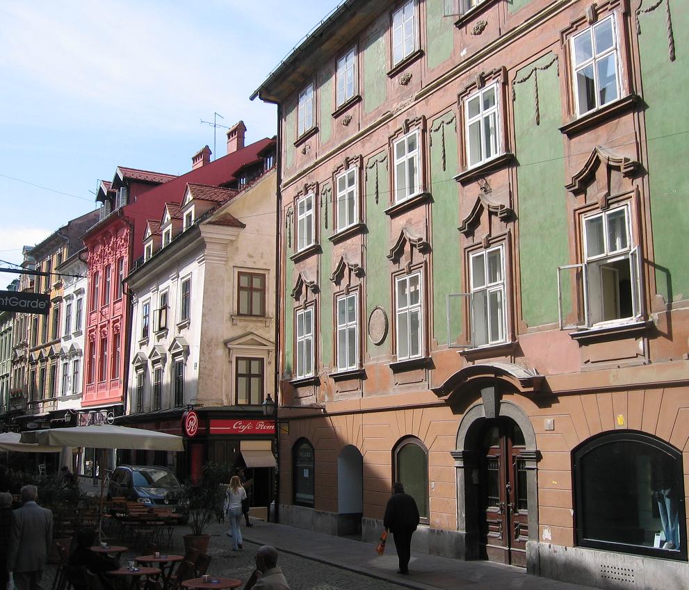 Ljubljana_-_Stari_trg_-_Valvasorjeva_hiša